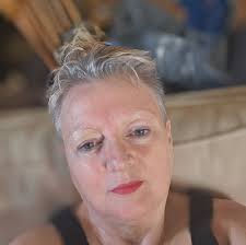 Hi all! I'm a History of Fashion student from Yorkshire and am currently  preparing to write a thesis