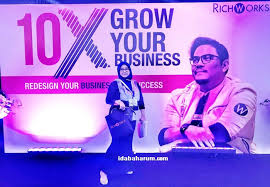 Isu ijazah kedoktoran phd aka doktor falsafah dari universiti malaya um, universiti kebangsaan dahulu ada yang kata azizan osman penipu dalam menceritakan hal sebenarnya bagaimana beliau boleh mendapatkan ijazah kedoktoran yang pernah. Gambar Rumah Dr Azizan Osman