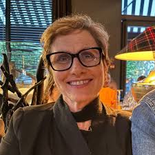 Les gaufrettes Ménélik en forme de triangle de notre enfance sont de retour  chez www.generation-souvenirs.com ! 🍫😋