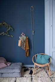 Mattes Dunkelblau Als Wandfarbe Mit Naturfarben Teppich Kinderzimmer Wandfarbe Haus Deko