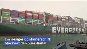 Ägyptische schlepper bemühten sich, die durchfahrt durch den kanal freizubekommen, durch den eine der wichtigsten handelsrouten der welt verläuft. Mdziera4phxaam