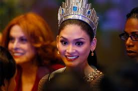 Đương kim Hoa hậu Hoàn vũ diện kiến tổng thống Philippines