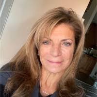 Lisa Bilello's Instagram, Twitter & Facebook