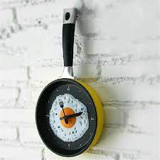 Horloge murale originale que votre horloge murale originale revête l'aspect chaleureux du bois ou la modernité du métal, cet objet décoratif se prête à toutes les excentricités. Horloge Omelette Creative Et Moderne Pour Decoration Cuisine 36 Cm L Horloge Murale