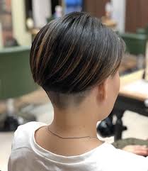 横路 亘 wataru yokojiさんはinstagramを利用しています がっつりサマースタイル 究極の ハンサムショート女子 伸びかけのカラーがハイライトのようなアクセントに 刈り上げ 刈り上げ女子 ショートスタイル モードスタイル ハイ ハンサムショート ショート