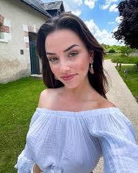 do I look like a thumb or a tennis ball in the last pic? I wanna learn  tennis now I loved it 🤪✨