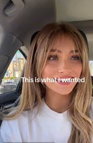 Who can style curly hair and change color from red to dark brown in Mount  Washington, Kentucky?