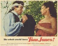 Film, dünya nüfusunun yarısını yok etmeyi planlayanlar tarafından oluşturulmuş bir biyolojik. Tom Jones Movie Posters From Movie Poster Shop