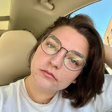 Annie Cottrell's Instagram, Twitter & Facebook