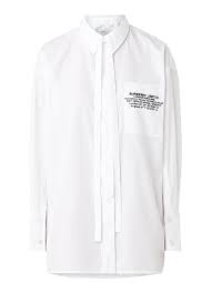 Die komplette kollektion ist auf burberry.com erhältlich. Burberry Brigitte Loose Fit Bluse Mit Schleifenkragen Und Logo Weiss De Bijenkorf
