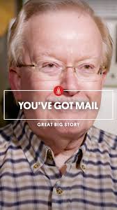 The voice of the early internet 🎙️💾 If you were online in the '90s,  you'll remember this sound: “Welcome! You've got mail.” 📧 Elwood Edwards,  the voice behind AOL's iconic phrase, passed