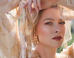 Daiane Barsa Fashion Projekter :: Photos, videos, logos, illustrations and  branding :: Behance