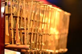 Aramba merupakan alat musik yang mirip seperti bende yang berasal dari daerah pulau nias, sumatera utara. 9 Alat Musik Tradisional Jawa Barat Dan Cara Memainkannya Lengkap