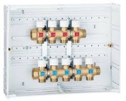 La centralina è costituita da un serbatoio in carpenteria, un coperchio in alluminio fissato al serbatoio mediante viti e da un monoblocco di distribuzione per il comando idraulico, su tale monoblocco è alloggiato il pressostato di minima. Impianto Idrico A Collettori