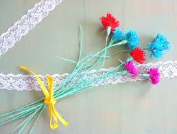 Die kinder können dieses diy selber machen und hinterher sehen die igel als herbstdeko echt toll aus! Anleitung Blumen Aus Krepppapier Basteln 3 Varianten