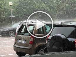 Circa 27 milioni di euro in base alla prima stima dei danni tra grandine in emilia e tromba d'aria in romagna, oltre 287 le segnalazioni dei privati e 51 quelle delle imprese. Meteo Cronaca Diretta Video Bologna Apocalittico Downburst E Grandine Distruttiva Contro Le Auto Ilmeteo It