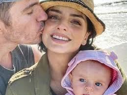 A poco más de un año de su separación con aislinn derbez, mauricio ochmann parece haber hallado el amor de nuevo en una hermosa mujer. Asi Fue La Romantica Historia De Amor De Aislinn Derbez Y Mauricio Ochmann Mexico Celebridades Telenovelas Eugenio Debrez Los Angeles Fama Mag