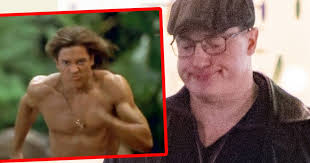 Brendan james fraser was born in indianapolis, indiana, to canadian parents carol mary (genereux), a sales counselor, and peter fraser, a journalist and travel executive. Brendan Fraser Mummy Hunk Eating Himself To Death