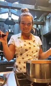 Our 4 favorite recipes from florence pugh's ig cooking show! Hey I M B Fpughdaily Florence Pugh Cooking On Her Instagram