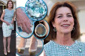 17,820 likes · 6 talking about this. Caroline Von Monaco Ihr Look Ist Ein Hellblaues Fashion Fiasko