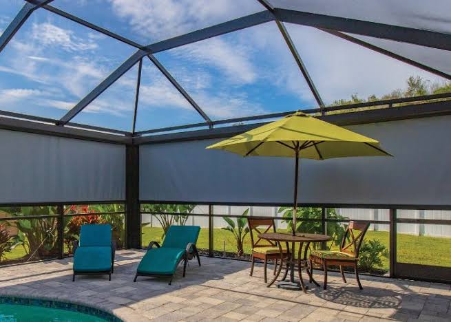 Are Retractable Screens Worth the Investment? Pros and Cons to Consider
