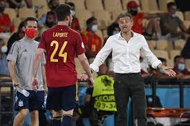 Le 4 juin dernier, à l'occasion du premier match de préparation à cet euro de l'espagne face au portugal, la roja avait déjà monopolisé le ballon pour se. Rn5fwapszqtpsm