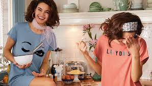 Et si par hasard, vous vous demandez ce qu'est le vendredi fou et le vendredi noir, on va tout vous simplifier maintenant : Profitez Des Promotions De Hunkemoller Pendant Le Black Friday 2021