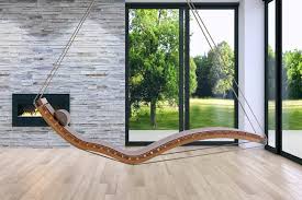 Schwebeliege Fur Wellnessbereich Und Ruhebereich Homify In 2020 Schwebeliege Outdoor Dekorationen Schweben