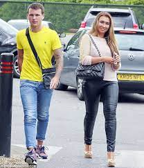 Tv personality @unleashedtalent @ok_mag columnist @lg_aestheticslondon @laulielondon @landcwardrobe hit this ⬇️ myslink.app/laurengoodger. Lauren Goodger Confirms Split From Boyfriend Jake Mclean After Series Of Rows Daily Mail Online
