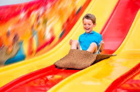 Une aire de jeux couverte idéale pour les parents. Creer Un Parc De Jeux Pour Enfants Avec Ou Sans Franchise