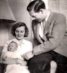 Majestatea sa regina ana a româniei, în vârstă de 92 de ani, a trecut în nefiinţă, astăzi, la spitalul din morges, în elveţia, a anunţat casa regală, citată de news.ro. Ana A Romaniei Printesa Voluntar Pe Front Regina Senso Tv Tv