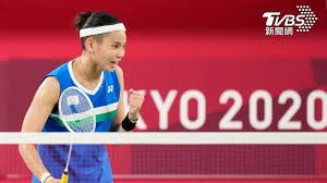 Jun 18, 2021 · 世界球后戴資穎近期成為uber eats代言人，小戴昨公布花絮影片，只見她展現球后精準的殺球功力，第一拍就把蘋果打下，讓全場驚呼。戴資穎昨在社. Gbj42hfadj39vm