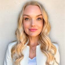 Jackie Bakken's Instagram, Twitter & Facebook