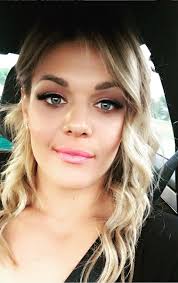 FOTO) Neodoljiva sličnost: Sandra Perković ima atraktivnu dvojnicu