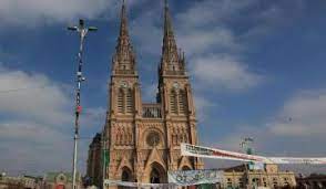 La virgen de lujan es una de las más reconocidas advocaciones marianas en el mundo, puesto que la misma es conocida como la patrona de carreta y después de tres días de viaje, la caravana en la cual venían logró incorporarse, haciendo un alto a 5 leguas en la. Dia De La Virgen De Lujan Por Que Es La Patrona De Los Argentinos Entrelineas Info