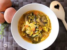 Verdure in proporzione variabile 56%(patate, sedano rapa, rape, carote, cipolle, sedano, porro), acqua, orzo 6%, burro, sale, timo. Zuppa Di Verdure Con Pasta Ricette Al Volo