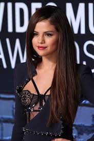 How To Diy Selena Gomez S Shiny Straight Hair From The Vmas Selena Gomez Hair Selena Gomez Hispanic Celebrities