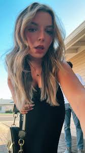 Amy Strohmeyer's Instagram, Twitter & Facebook