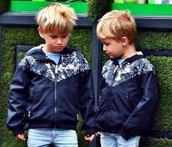 Roger federer makes a rare foray into his player's box to embrace his family and team after winning a seventh cincinnati title. My Boys Play Similar To Me When I Was A Kid Roger Two Little Cuties Leo And Lenny Roger Federer Twins Roger Federer Kids Roger Federer Family
