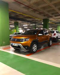 tina hughes adli kullanicinin white suv panosundaki pin arac