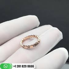 Bagues, bracelets, colliers ou boucles d'oreilles en or rose, jaune ou blanc serti de diamants. Chaumet Bee My Love Ring 084677 Custom Jewelry 18k Custom Jewelry