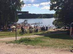 Nio kommuner och vattenvårdsförbund runt mälaren deltar i testet, bland annat uppsala, eskilstuna och huddinge. Bara Att Hoppa I Ingen Algblomning I Vasterort Pressreader