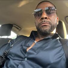 Can the 800 rally bike frame hold a passenger?