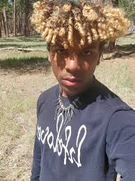 Is there a native English speaker who wants to learn Korean? I am a native  Korean speaker!