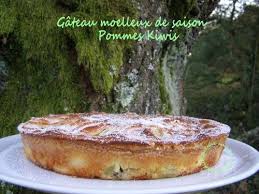 Gateau Moelleux De Saison Aux Pommes Et Kiwis Facile Gourmand Et Tout Le Monde Adore Gateau Moelleux Gateau Peu Calorique Gateau Au Pomme Moelleux