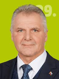 FOTKY všetkých nových poslancov: Na TÝCHTO 150 ľudí sa budeme 4 roky pozerať