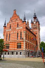 The municipality, which lies on the left side of the river scheldt, comprises the towns of elversele, steendorp (temse), temse and tielrode. Gemeentehuis Temse Temse 1906 Structurae