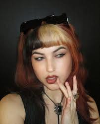 Hope Tharp (Heyimweird45)