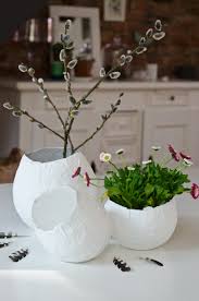 Sehr beliebt sind inzwischen auch blumentöpfe aus alten autoreifen. Diy Ostereier Schalen Aus Pappmache Basteln Leelah Loves