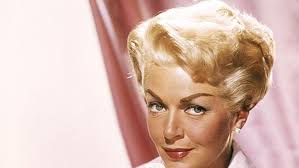 Lana Turner, biografia di una diva scandalosa